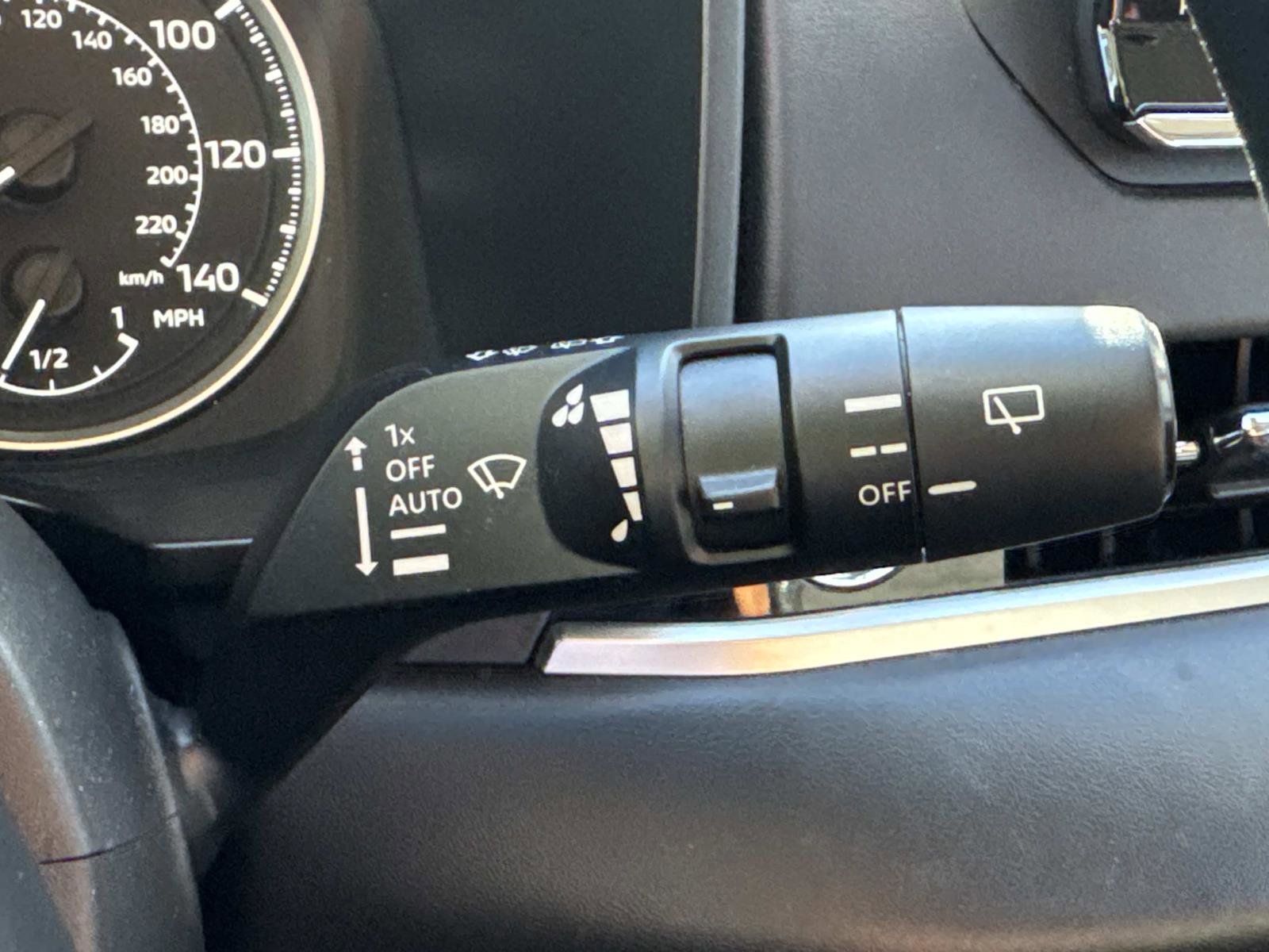 Used 2023 Mitsubishi Outlander SE image 29