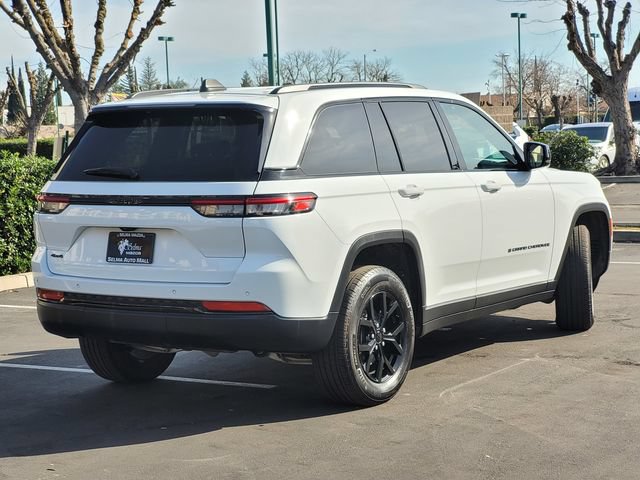 Used 2024 Jeep Grand Cherokee Altitude AWD/4WD image 5