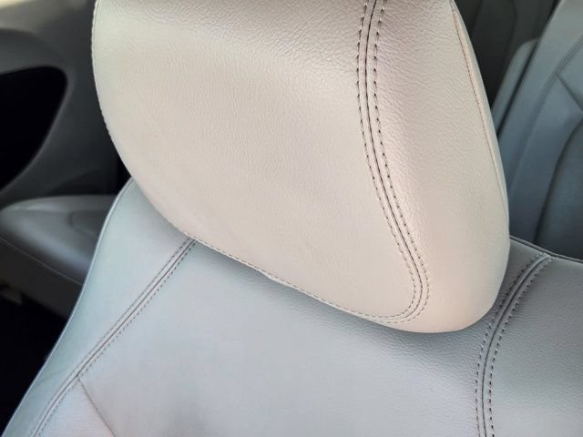 Used 2019 Chrysler Pacifica Touring-L w/ Advanced Safetytec Group FWD image 19