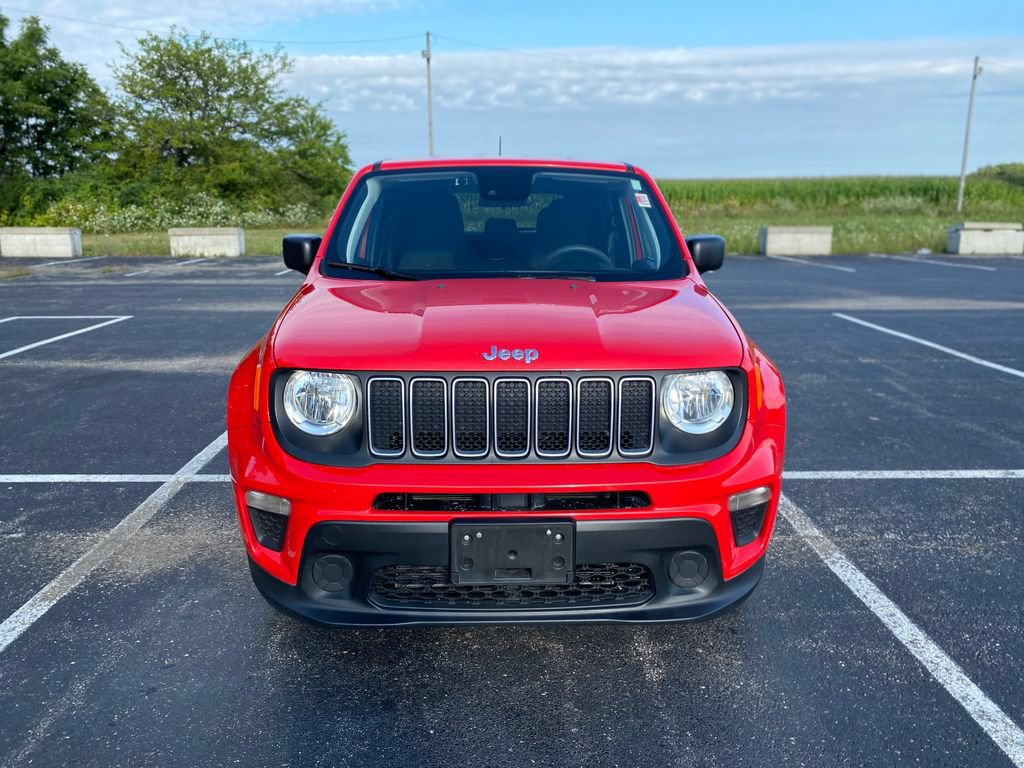 Used 2023 Jeep Renegade Latitude AWD/4WD image 2