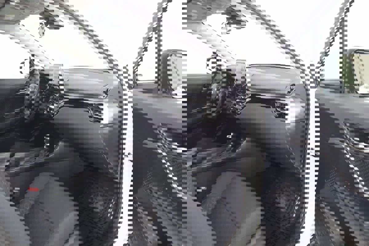 Used 2021 Toyota C-HR LE image 39