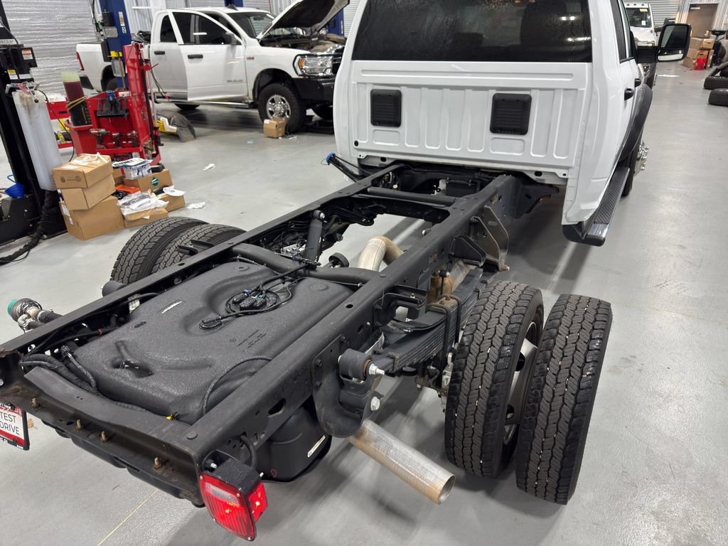 Used 2024 RAM 5500 Tradesman w/ Chrome Appearance Group AWD/4WD image 7