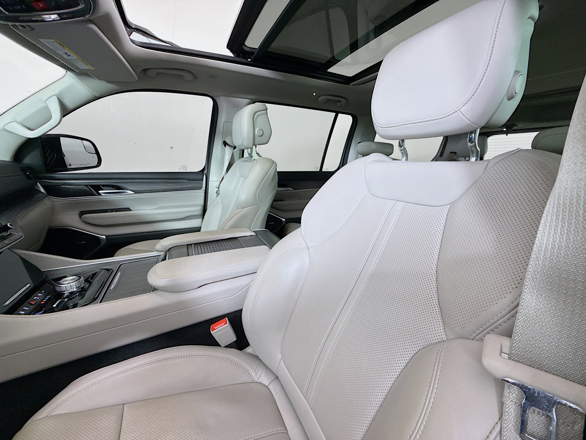 Used 2023 Jeep Wagoneer Series II w/ Premium Group I image 11