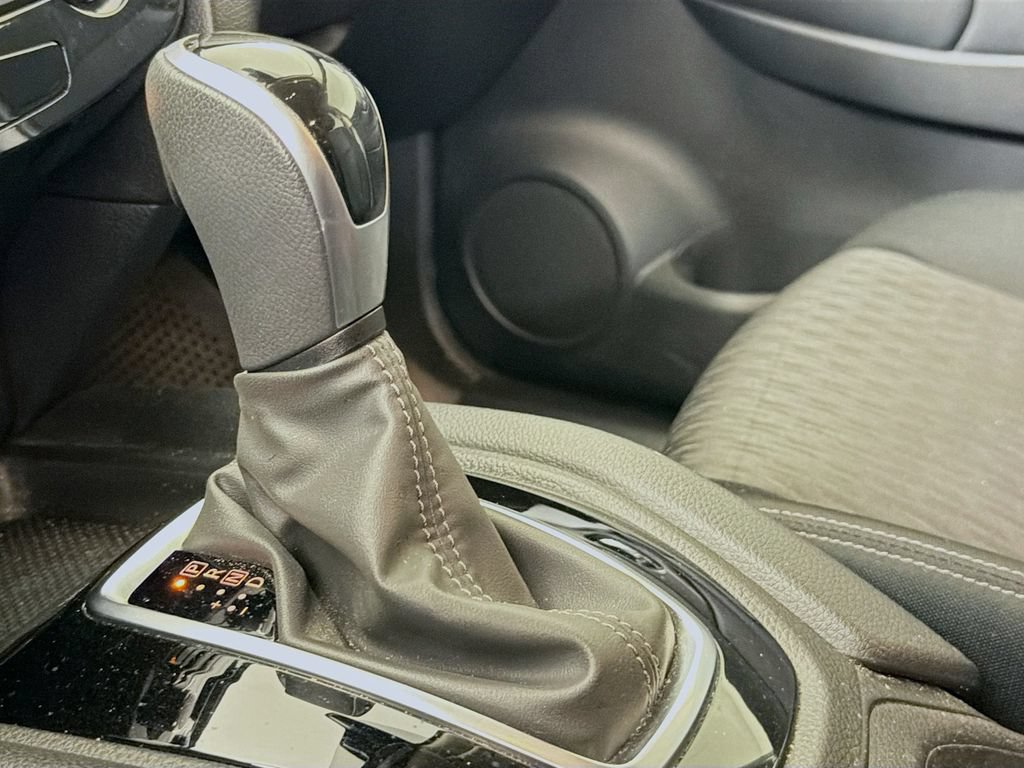 Used 2020 Nissan Rogue SV FWD image 18