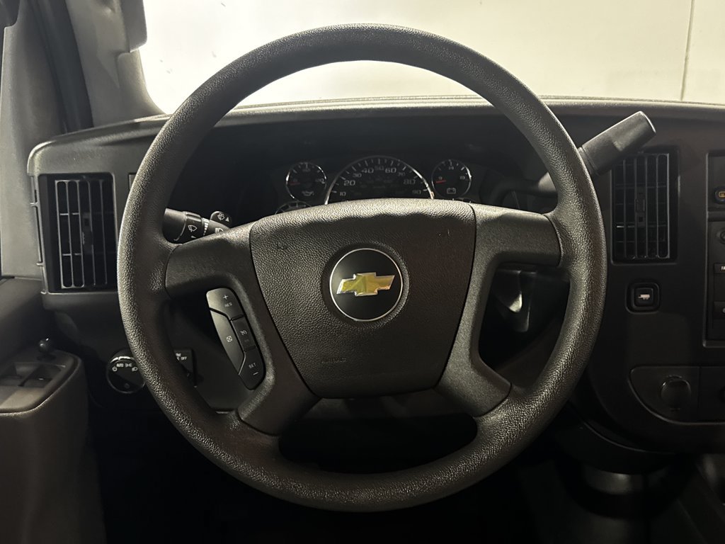 Used 2025 Chevrolet Express 3500 LT w/ LT Preferred Equipment Group RWD image 3
