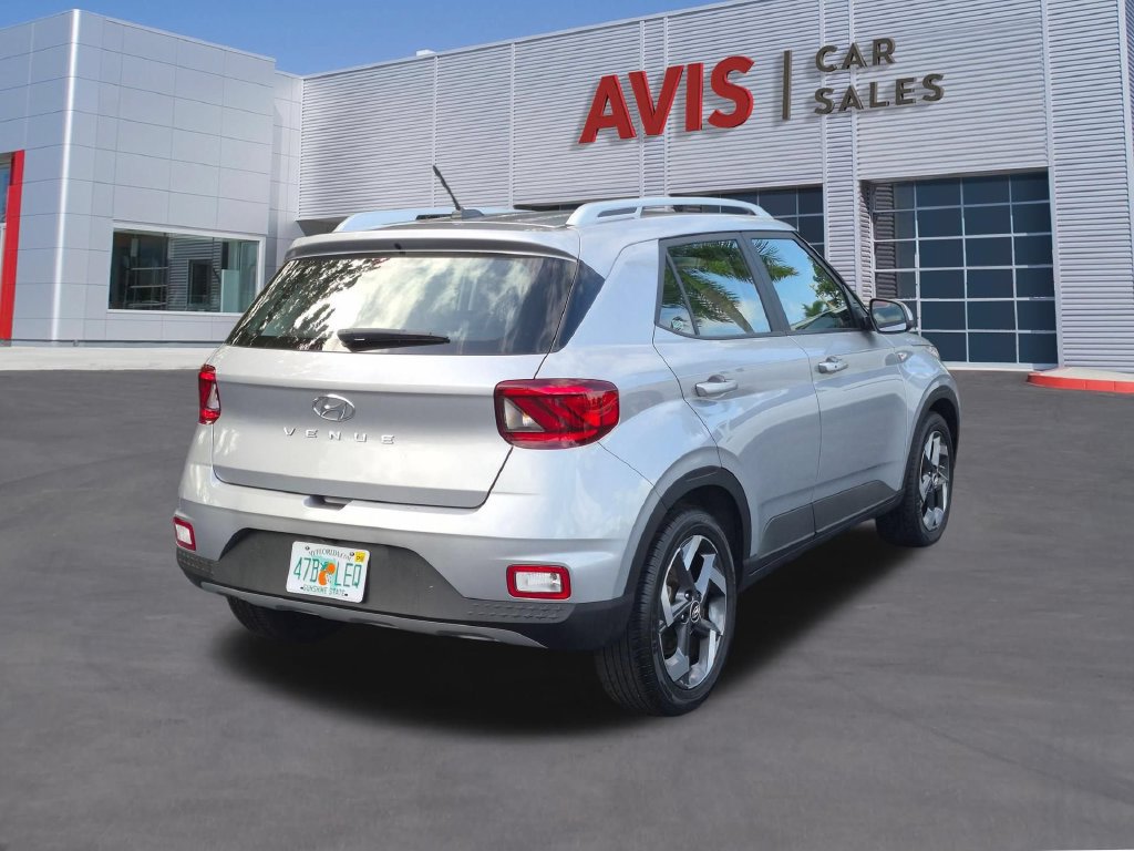 Used 2025 Hyundai Venue SEL FWD image 6