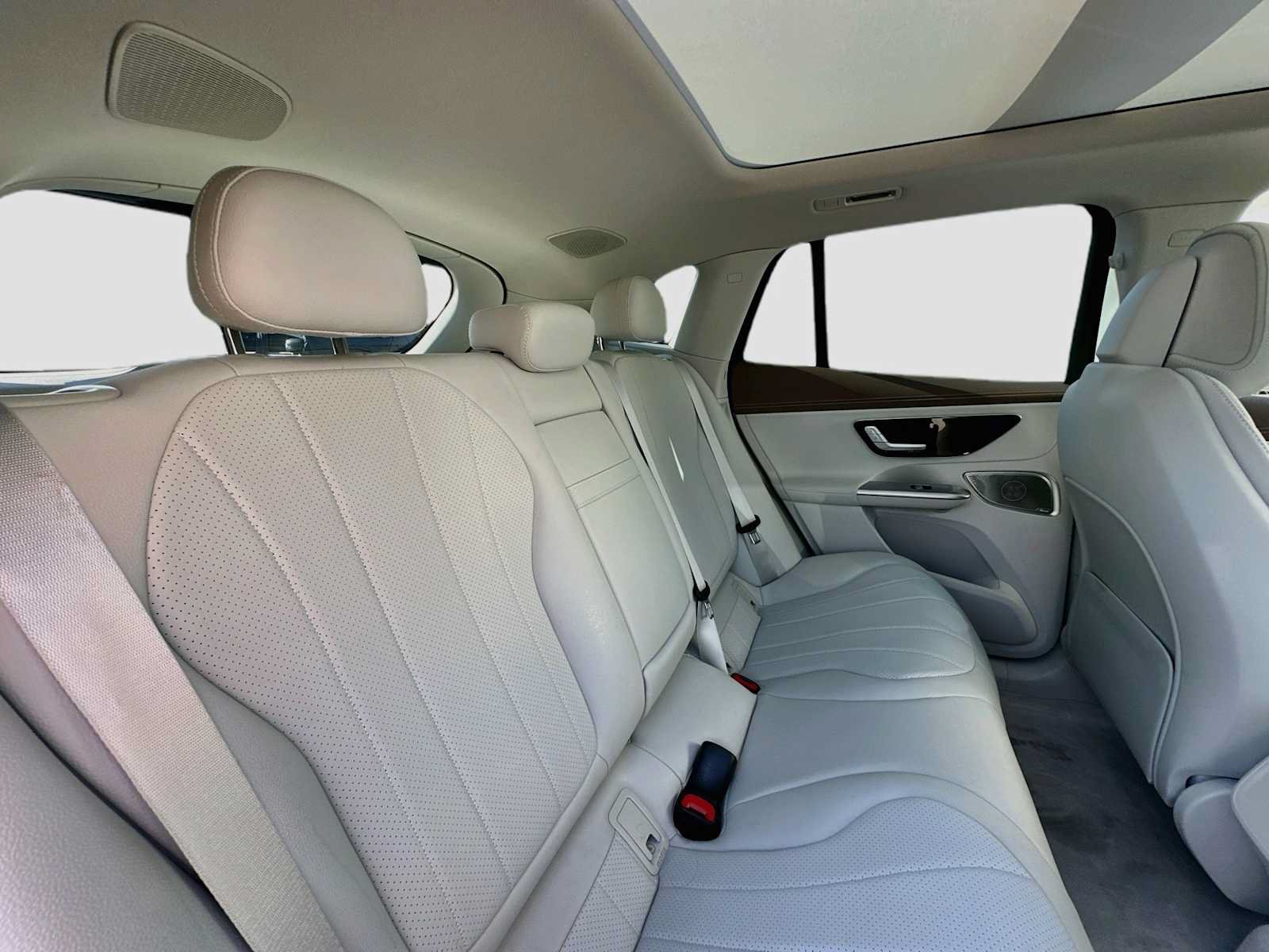 Used 2023 Mercedes-Benz EQE 350+ 4MATIC SUV w/ AMG Line Exterior Package image 28