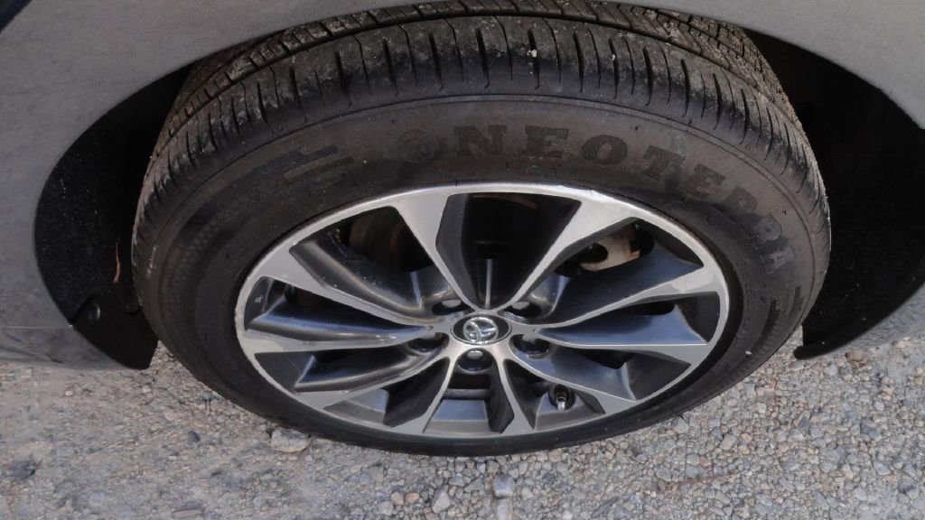 Used 2018 Toyota Avalon XLE image 23