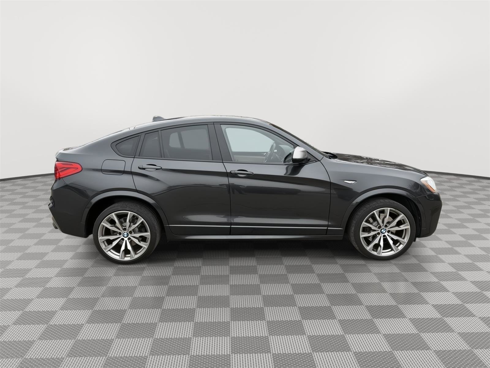 Used 2017 BMW X4 M40i image 4