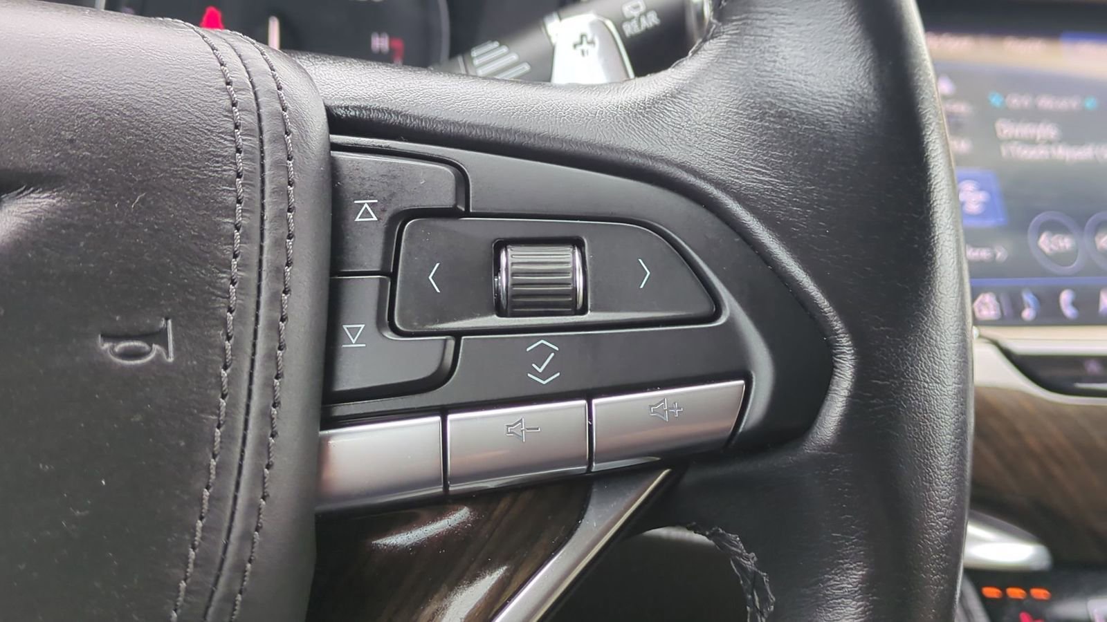 Used 2021 Cadillac XT6 Sport w/ LPO, ONYX Package image 28