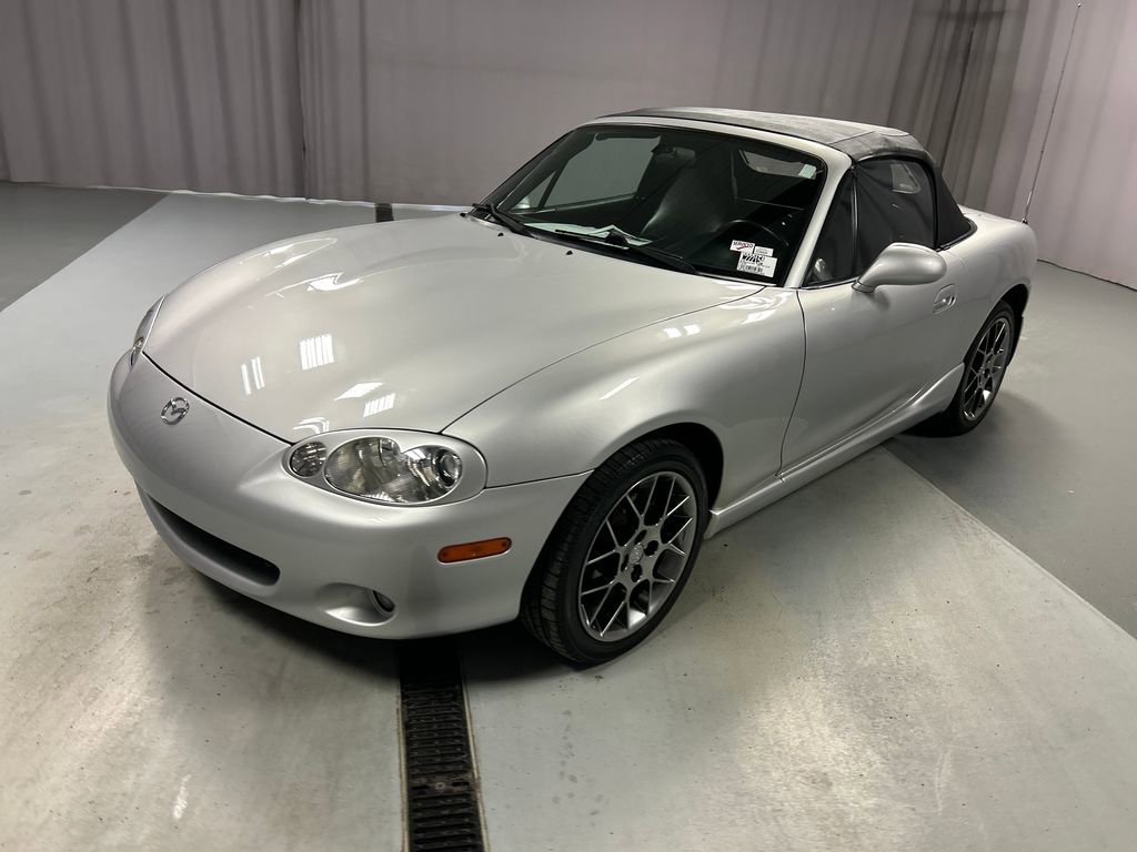 Used 2004 MAZDA MX-5 Miata w/ Cloth Azure Blue Pkg image 3