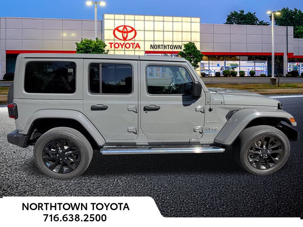 Used 2023 Jeep Wrangler Unlimited Sahara w/ Cold Weather Group AWD/4WD image 6