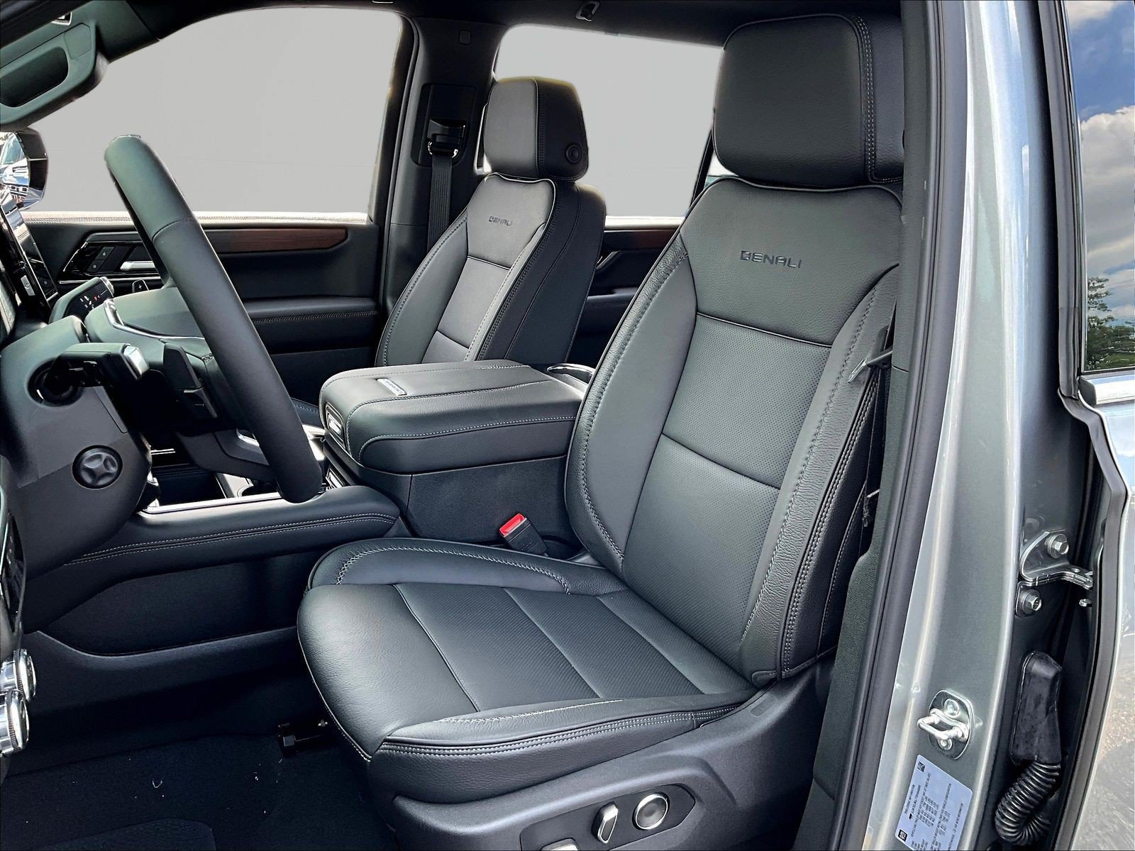 New 2026 GMC Yukon XL Denali AWD/4WD image 17