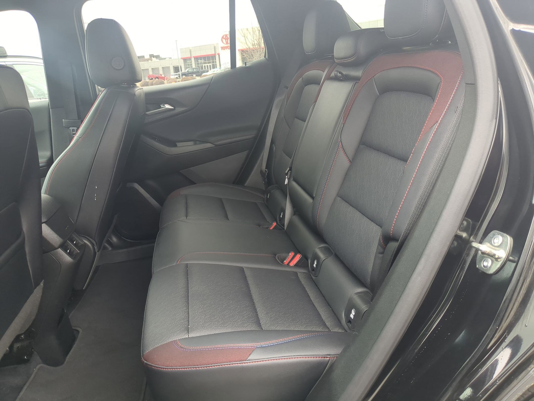 Used 2025 Chevrolet Equinox RS image 29