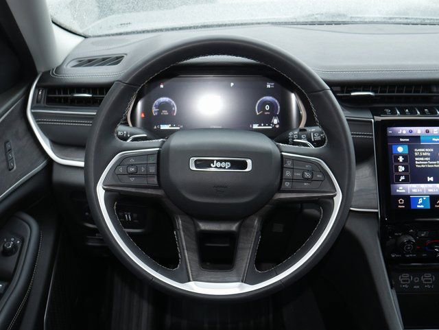Used 2023 Jeep Grand Cherokee L Limited image 17