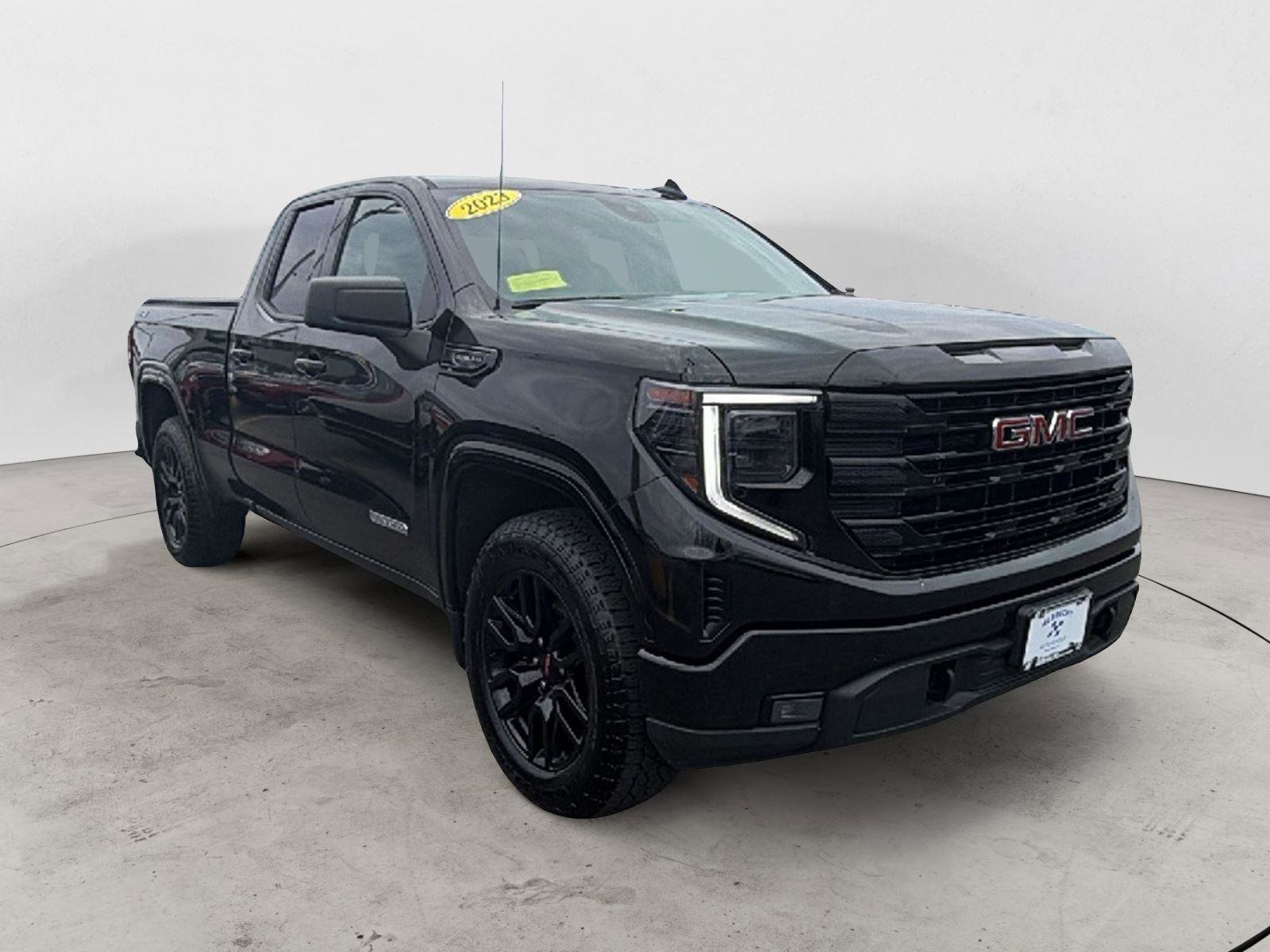 Used 2023 GMC Sierra 1500 Elevation image 1