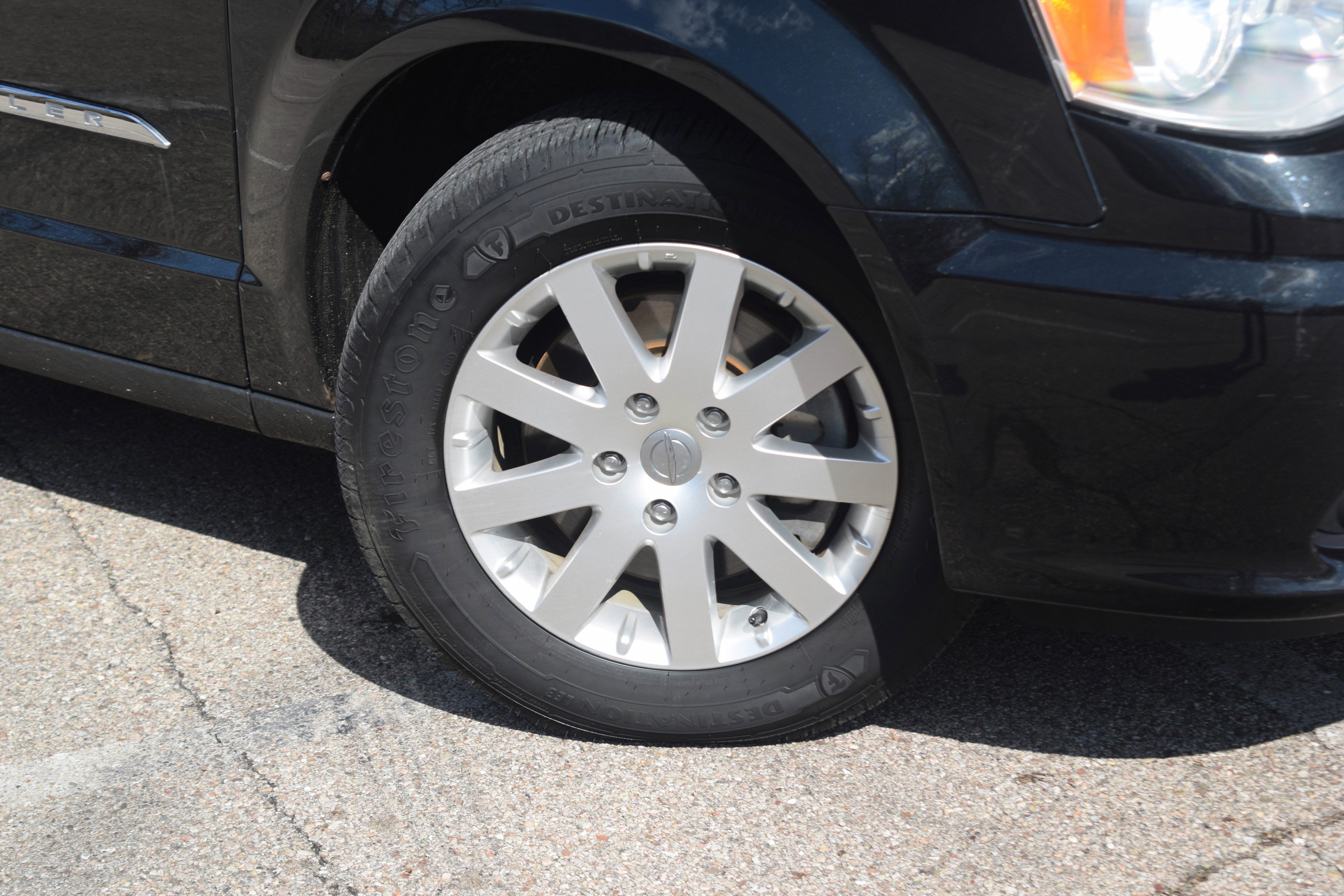 Used 2015 Chrysler Town & Country Touring w/ Driver Convenience Group image 31