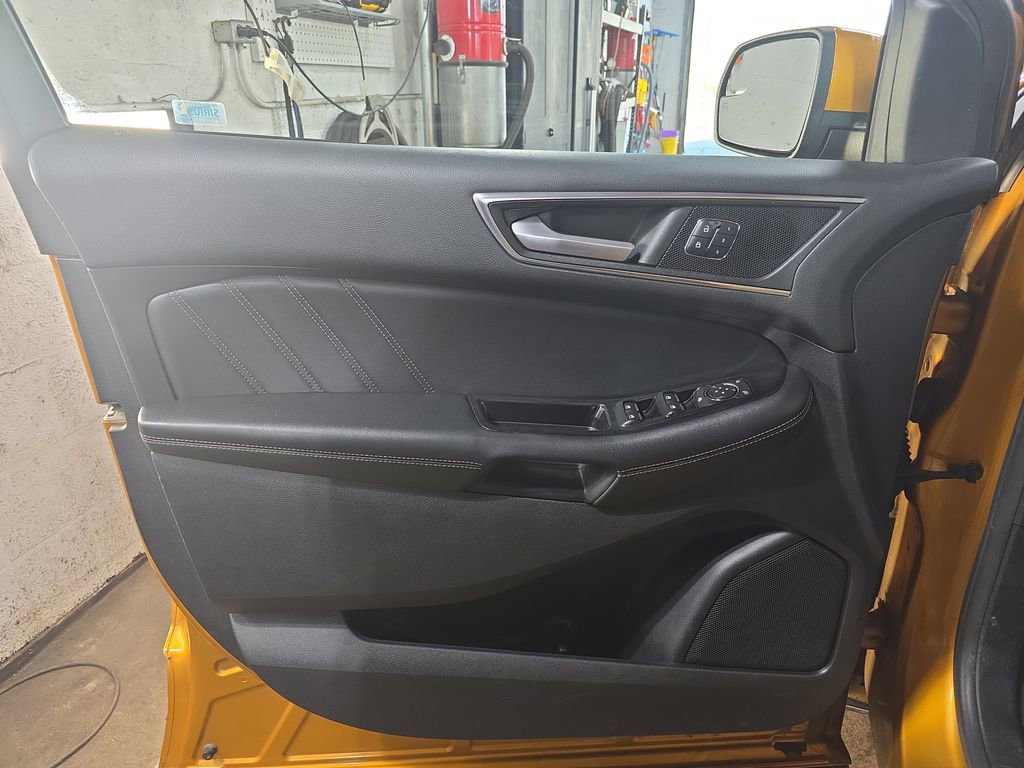 Used 2016 Ford Edge Sport w/ Canadian Touring Package AWD/4WD image 27