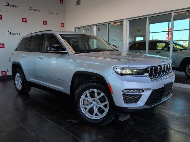 Used 2023 Jeep Grand Cherokee Limited image 2