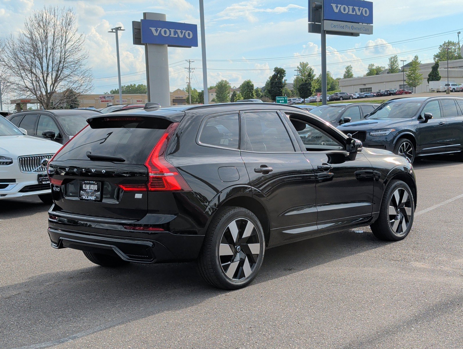 Used 2024 Volvo XC60 T8 Plus w/ Protection Package Premier AWD/4WD image 3