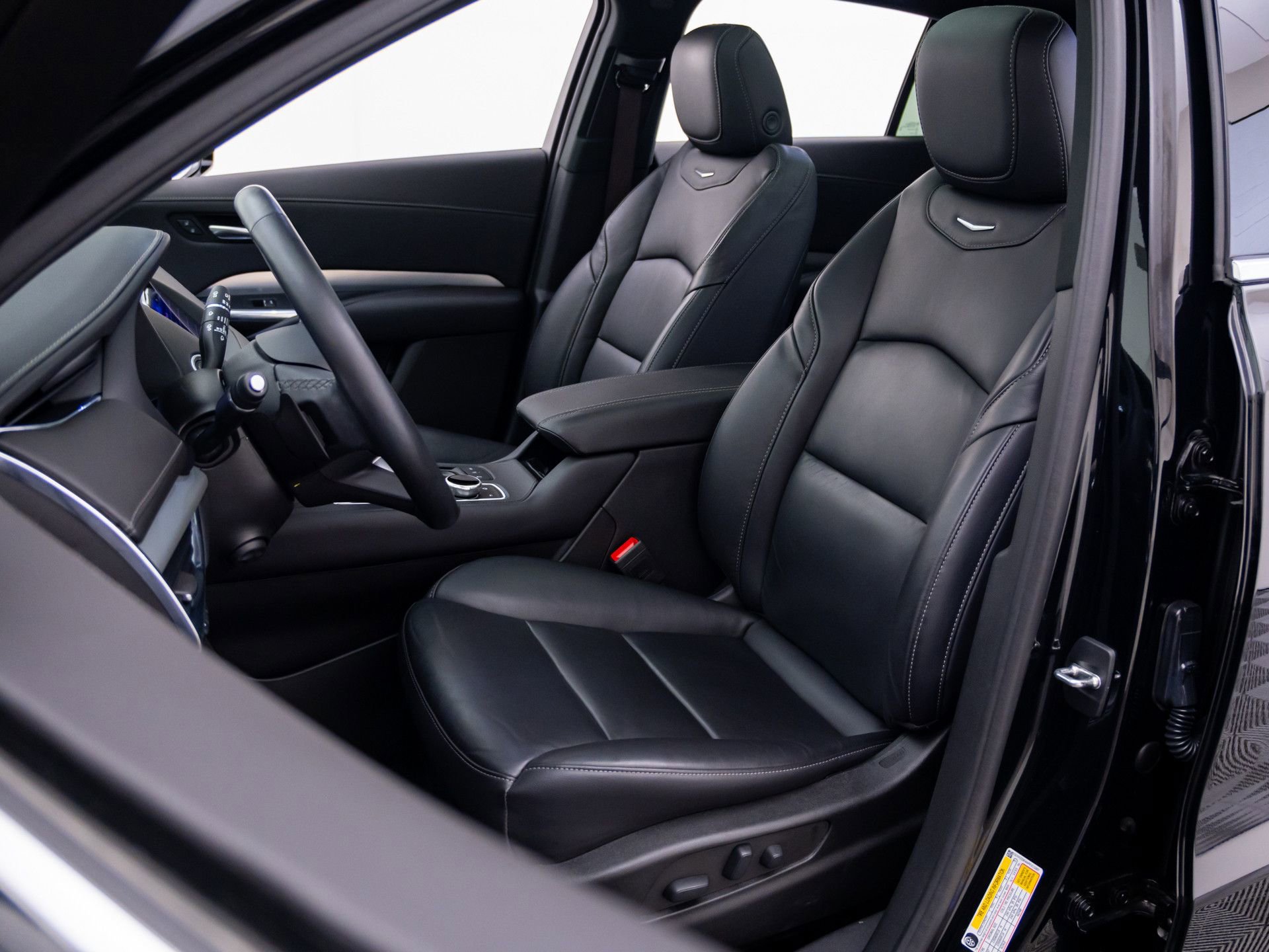 Used 2023 Cadillac XT4 Premium Luxury w/ Technology Package image 18