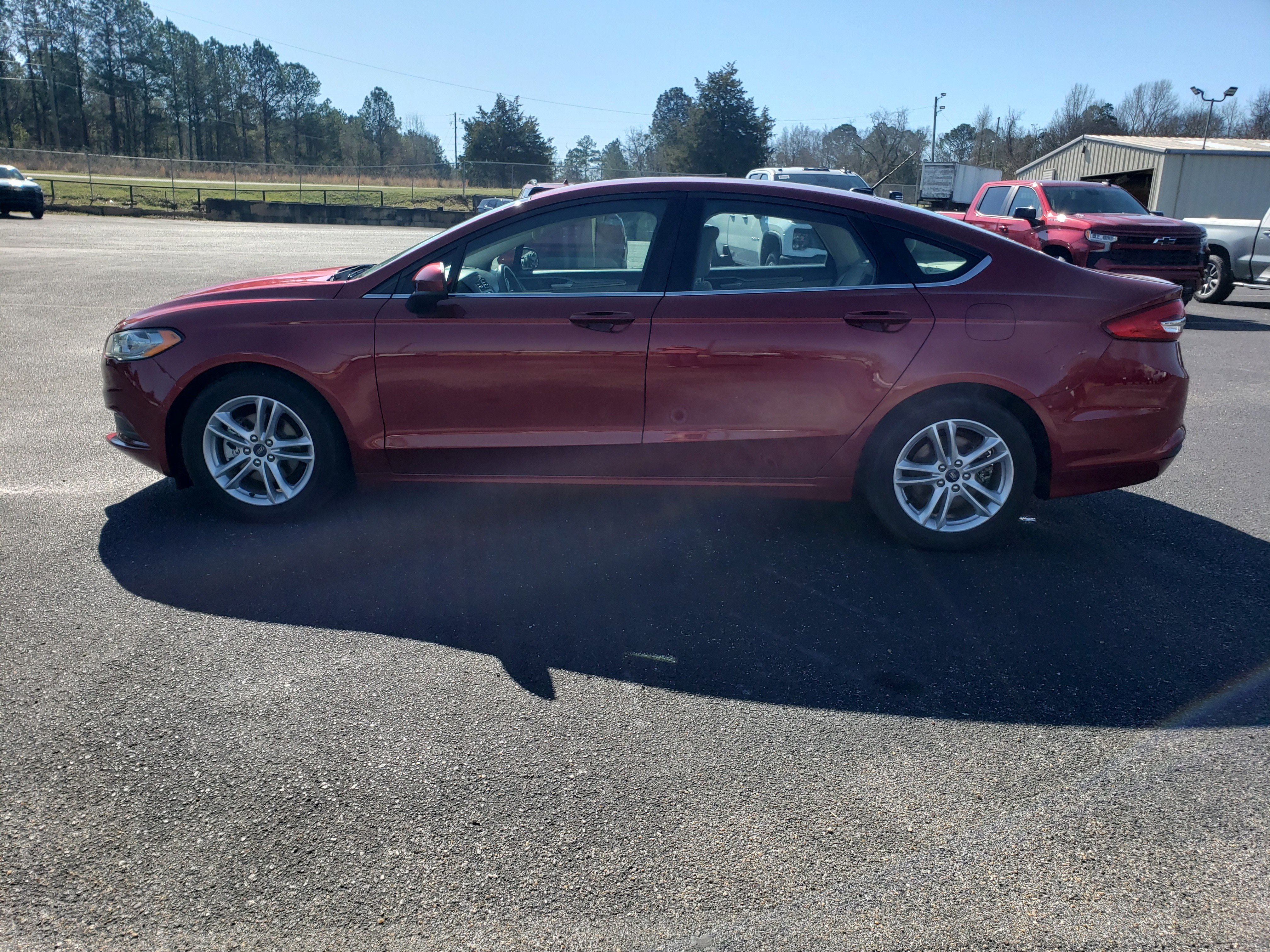 Used 2018 Ford Fusion SE w/ Fusion SE Technology Package image 6