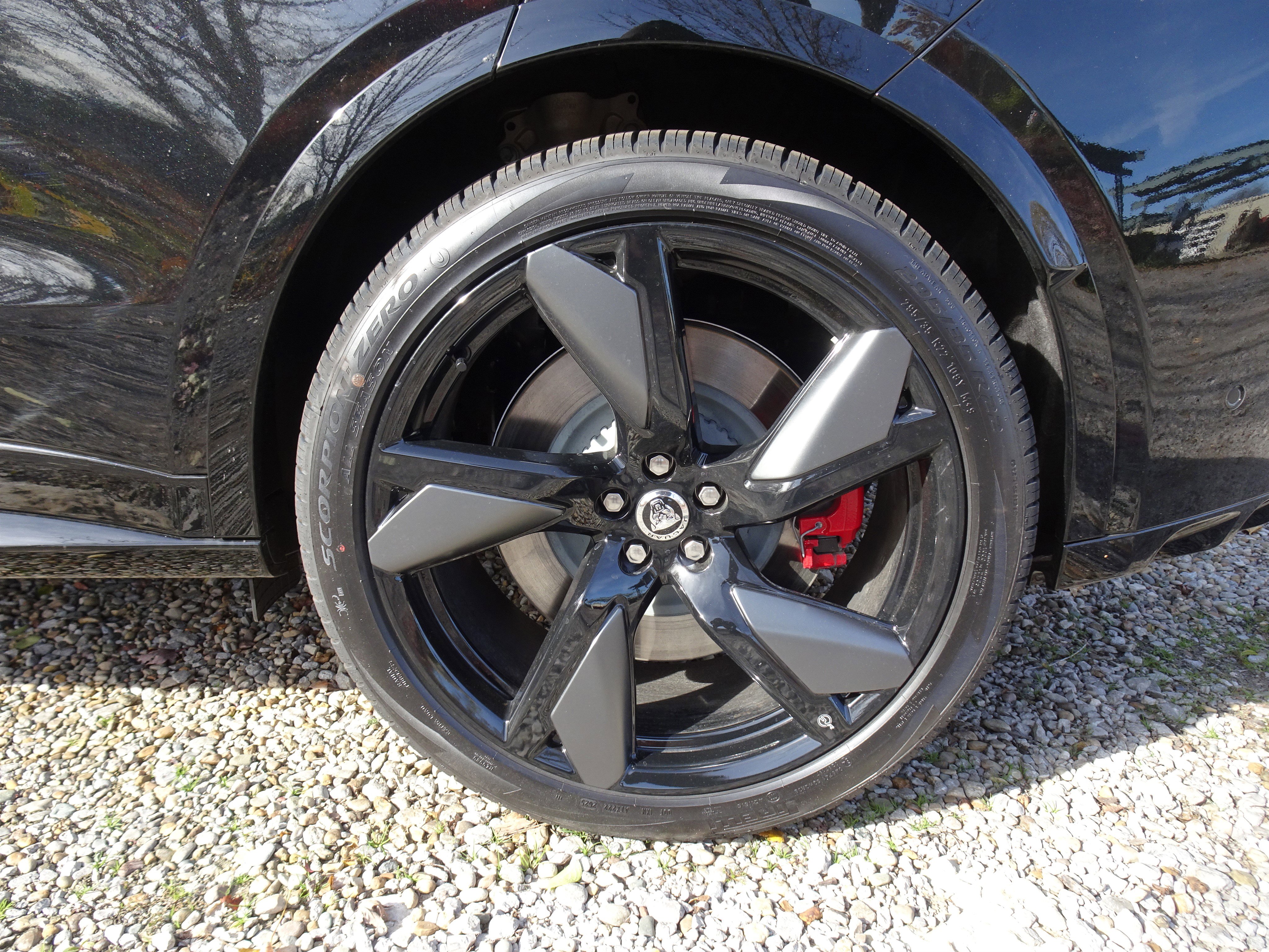 New 2026 Jaguar F-PACE SVR 575 Edition image 37