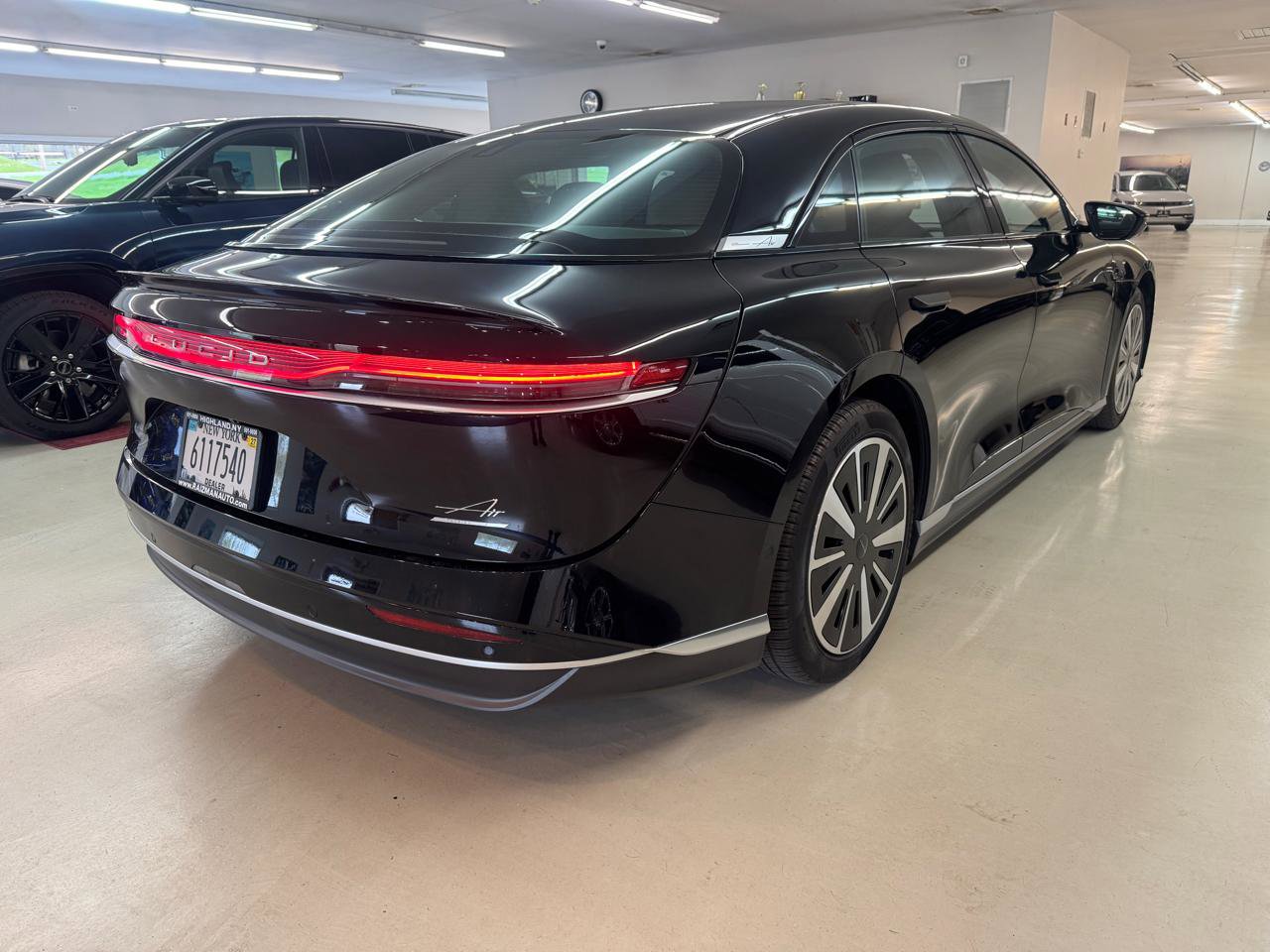 Used 2023 Lucid Air Touring AWD/4WD image 2