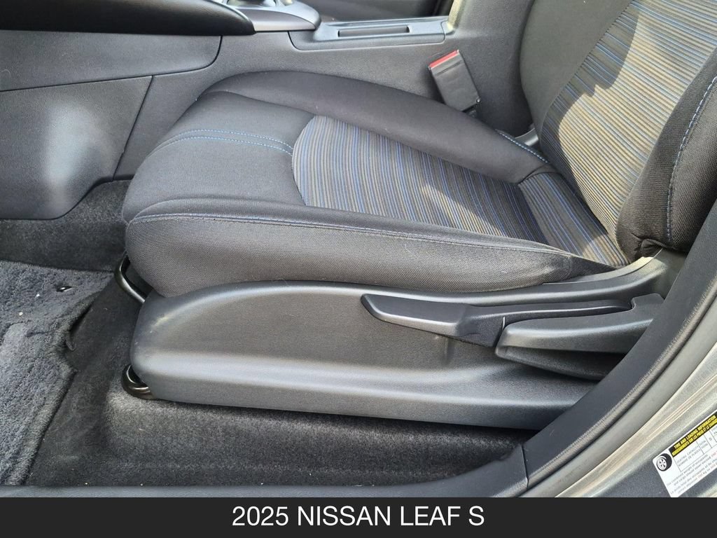 Certified 2025 Nissan Leaf S FWD image 15