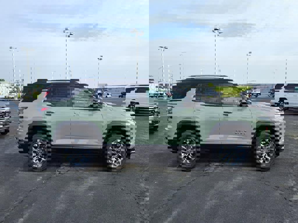 New 2026 Chevrolet Equinox LT image 2