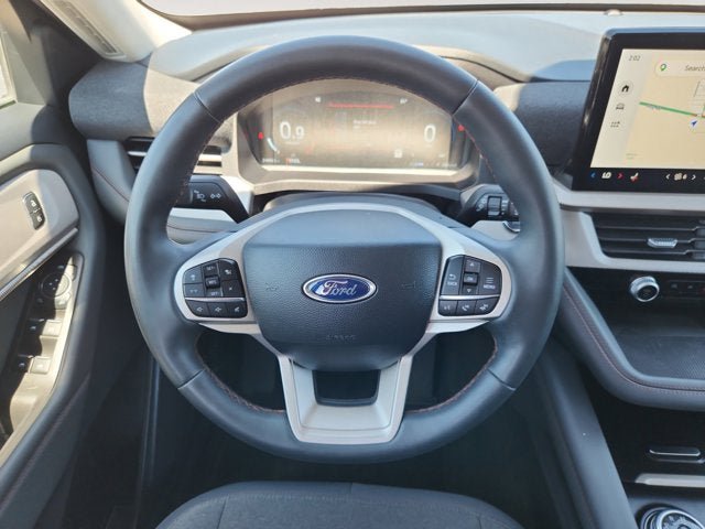 Used 2025 Ford Explorer Active AWD/4WD image 12