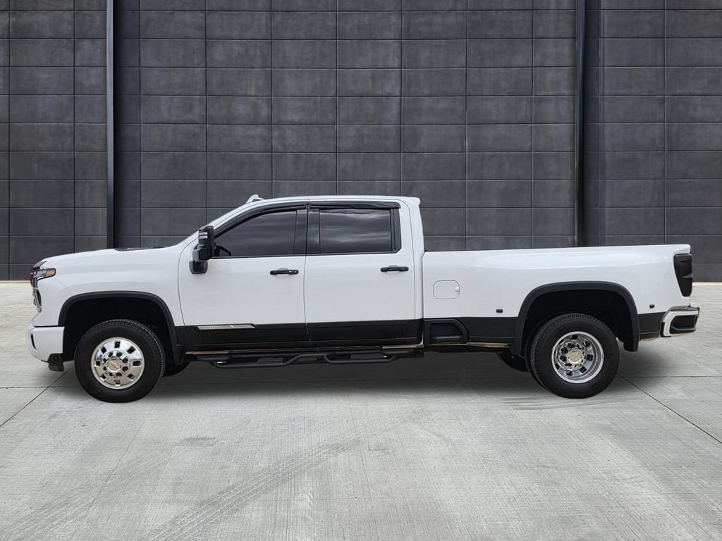 Used 2024 Chevrolet Silverado 3500 High Country w/ Technology Package AWD/4WD image 2