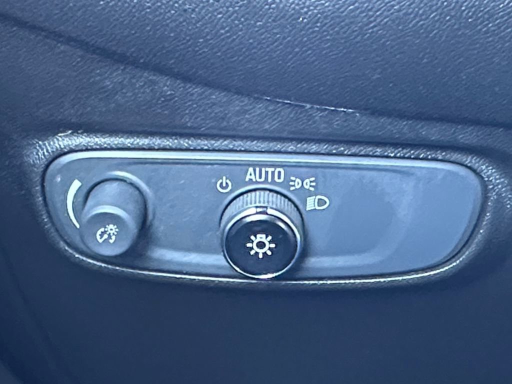 Used 2022 Chevrolet Equinox LS FWD image 21