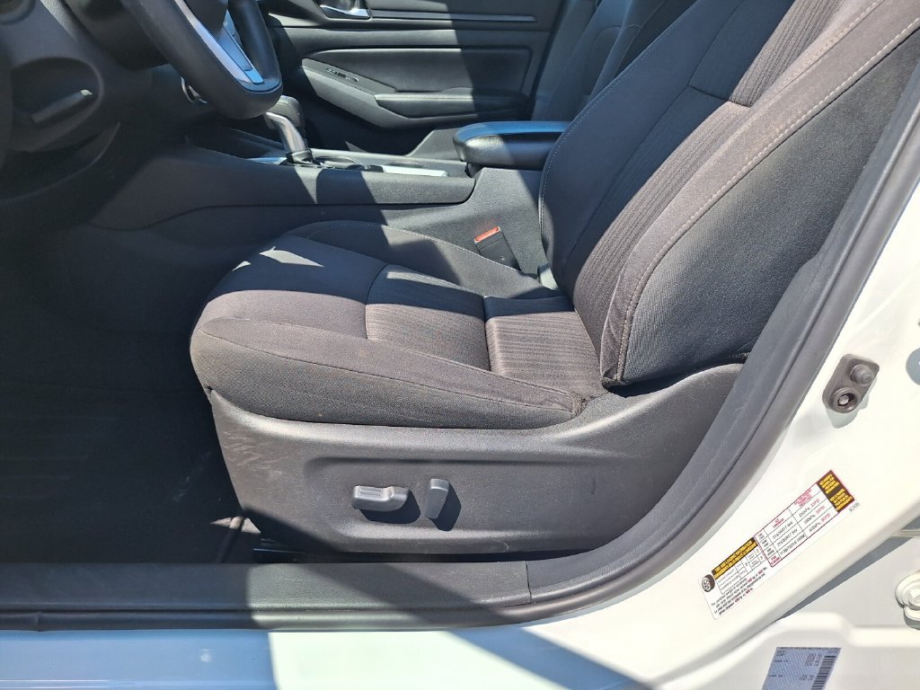 Used 2025 Nissan Altima 2.5 SV FWD image 28