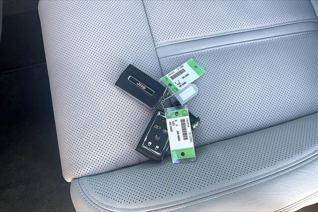 New 2026 Jeep Grand Wagoneer Summit w/ Premium Group III image 35
