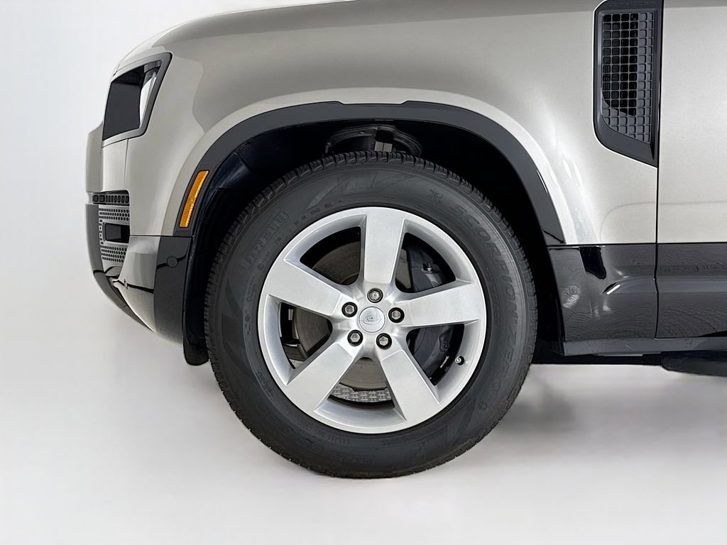 Used 2025 Land Rover Defender 110 X-Dynamic SE AWD/4WD image 26