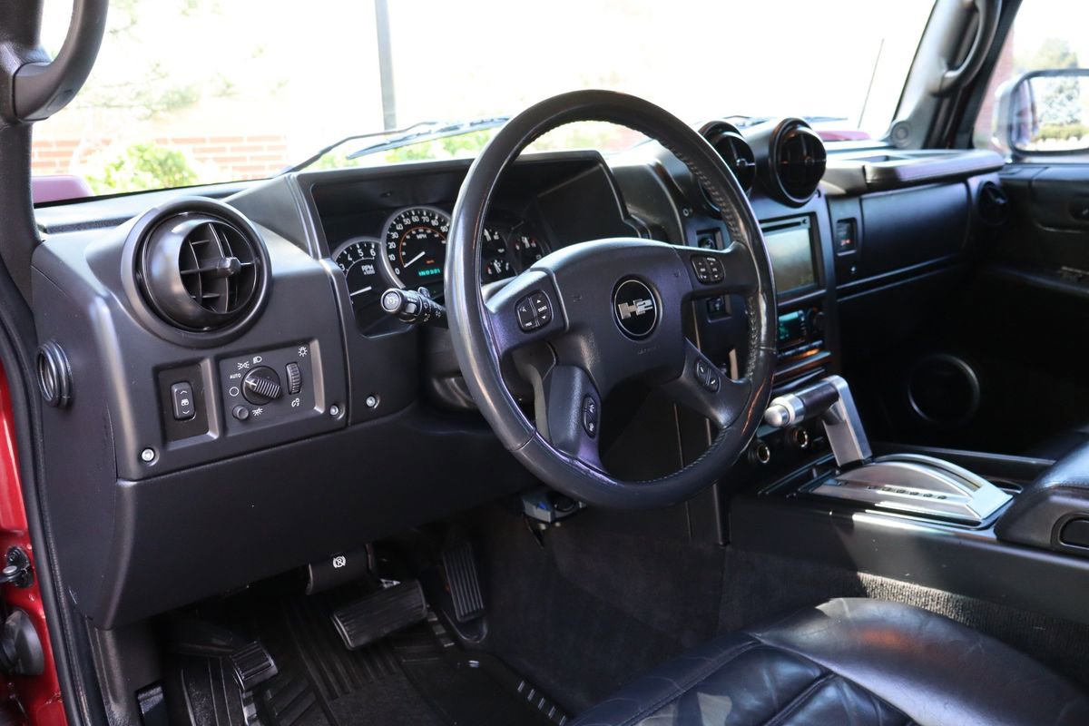 Used 2005 HUMMER H2 SUT w/ Preferred Equipment Group AWD/4WD image 14
