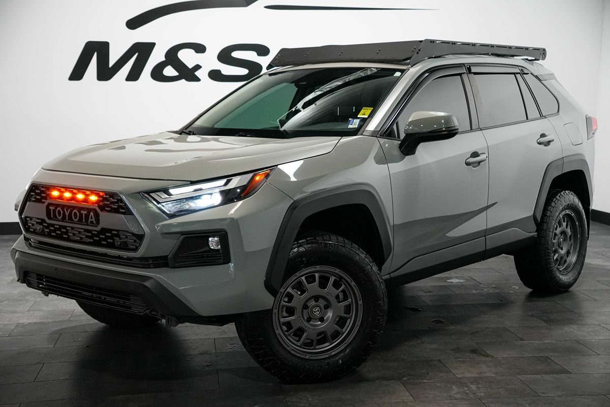 Used 2022 Toyota RAV4 Adventure AWD/4WD image 2