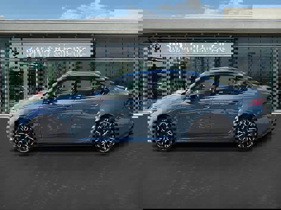 New 2026 BMW M5 w/ Executive Package image 4