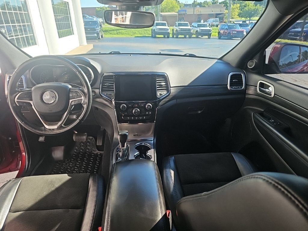 Used 2020 Jeep Grand Cherokee Altitude AWD/4WD image 12