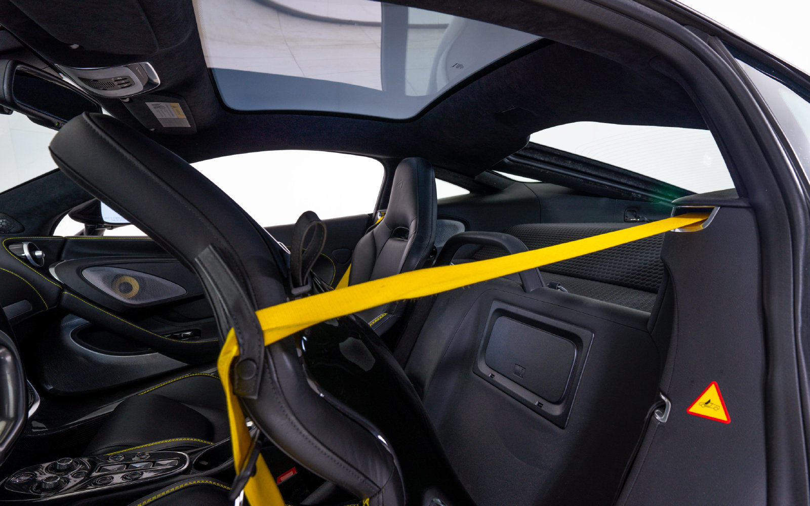 Used 2022 McLaren GT RWD image 23