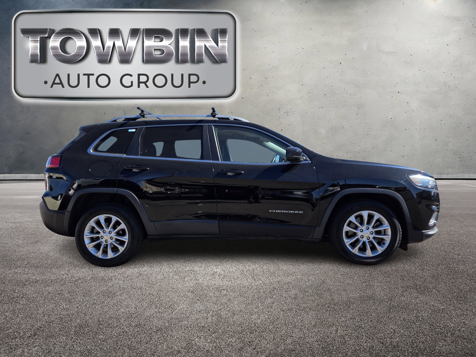 Used 2019 Jeep Cherokee Latitude w/ Popular Appearance Group FWD image 3