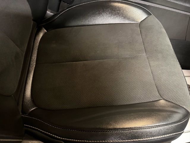 Used 2024 Jeep Grand Cherokee L Laredo image 32