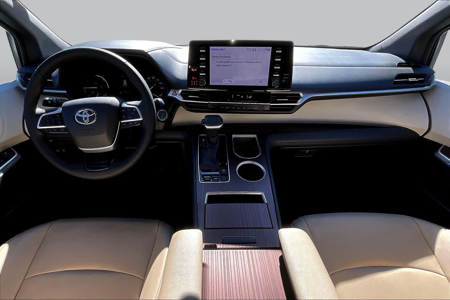 Used 2021 Toyota Sienna XLE FWD image 16