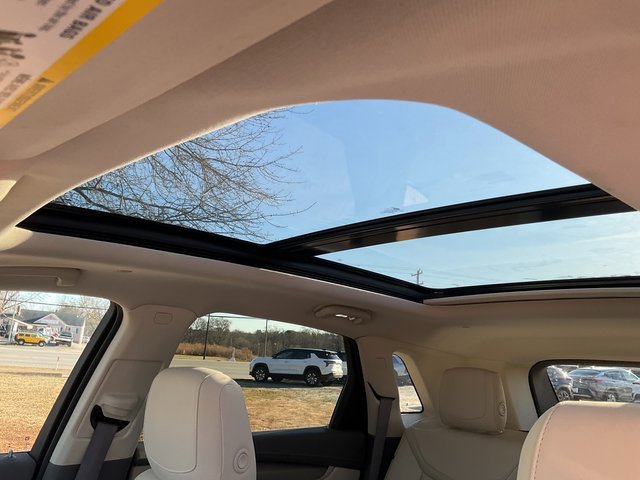 Used 2018 Cadillac XT5 Luxury w/ Driver Awareness Package image 9