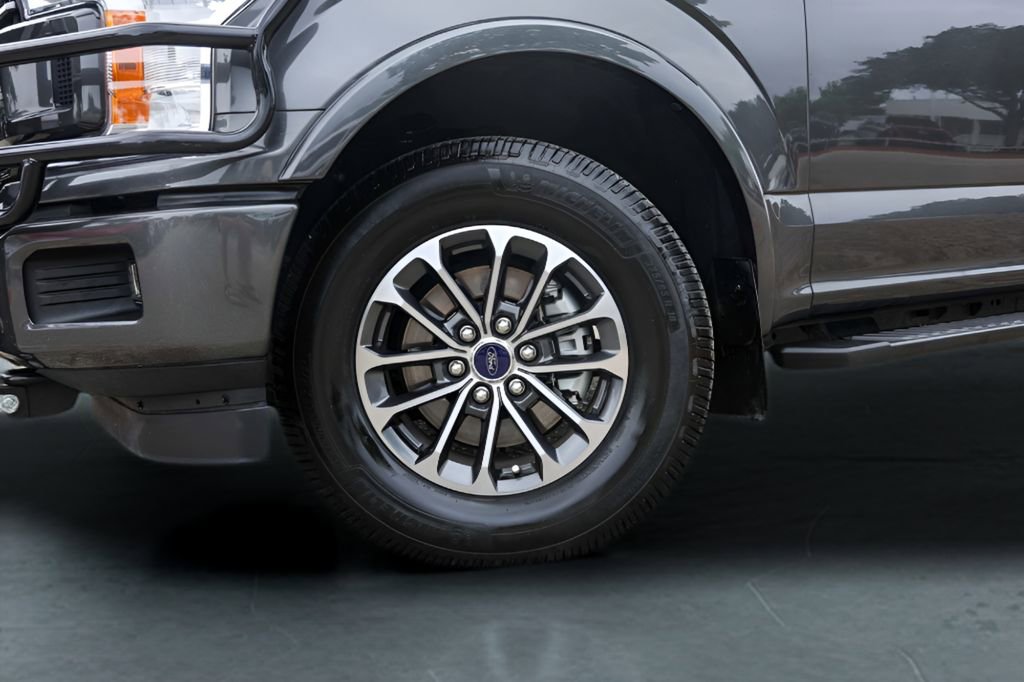 Used 2020 Ford F150 XLT w/ Equipment Group 302A Luxury AWD/4WD image 4