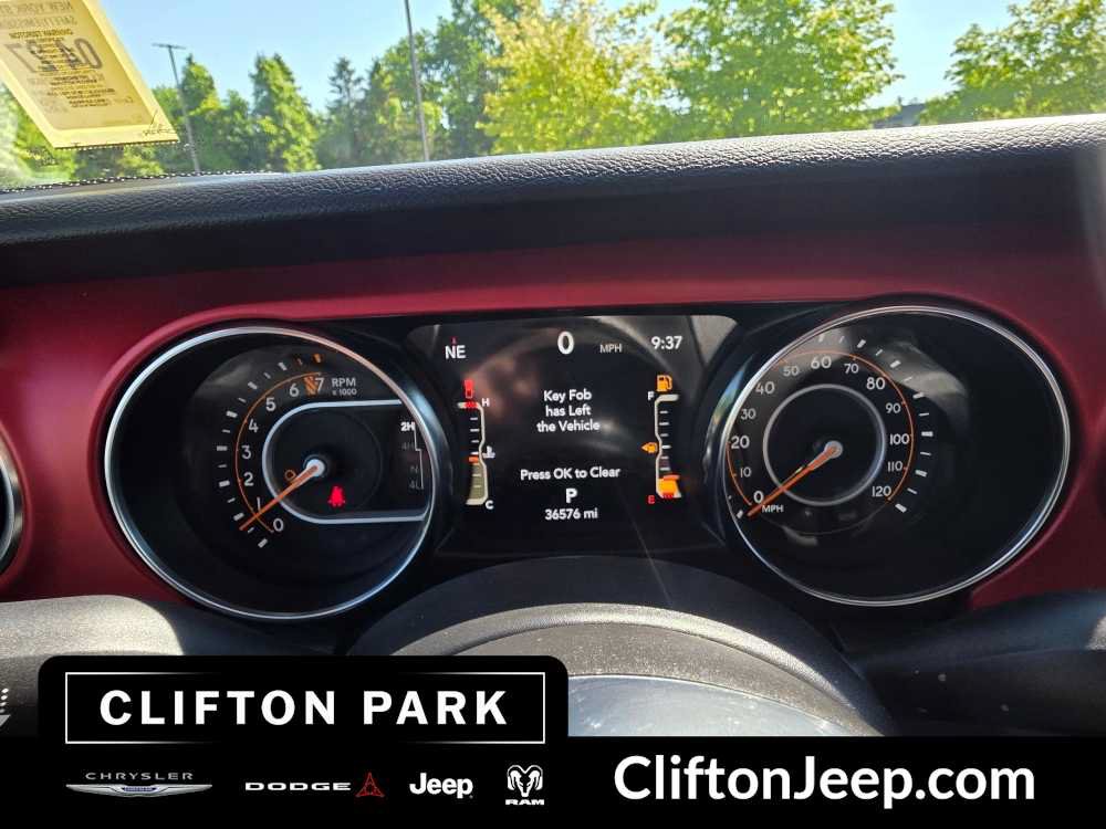 Used 2023 Jeep Gladiator Rubicon w/ Cold Weather Group AWD/4WD image 24