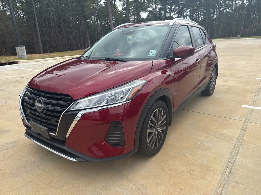 Used 2024 Nissan Kicks SV video 1