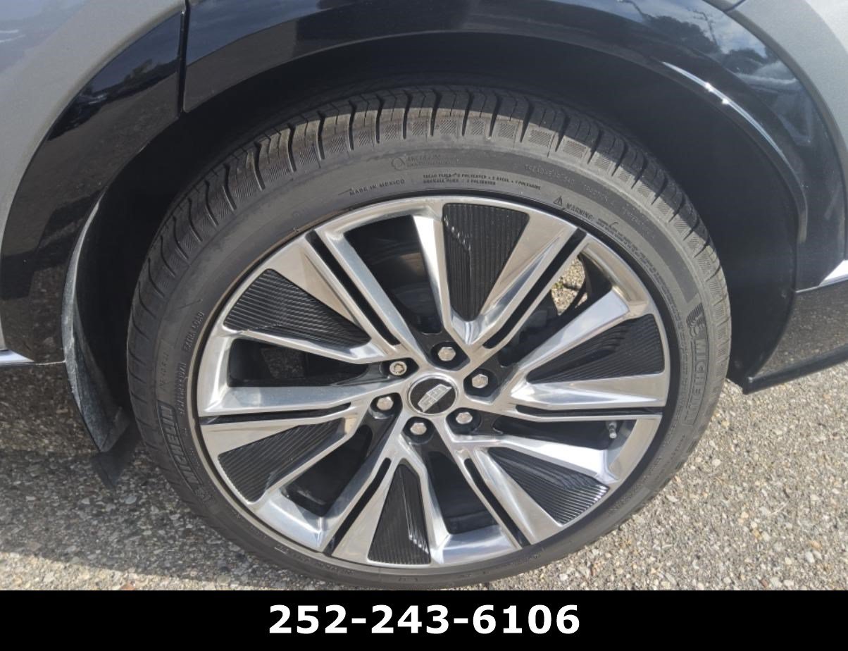 Used 2026 Cadillac Lyriq Signature Luxury AWD/4WD image 10