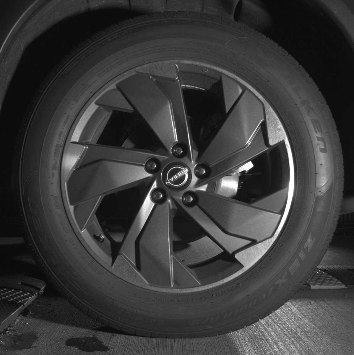 Used 2025 Nissan Rogue SV image 14